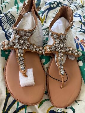 NWT 8W Torrid Tan Jeweled T-Strap Sandals